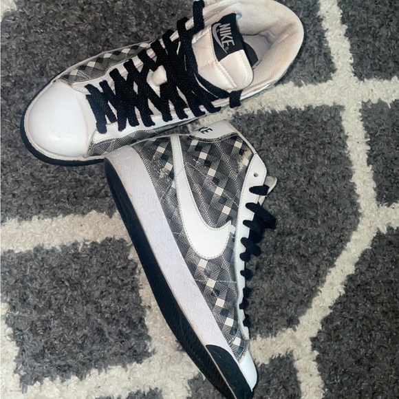 Nike shoes size 9 still in good condition some wear - Picture 2 of 5